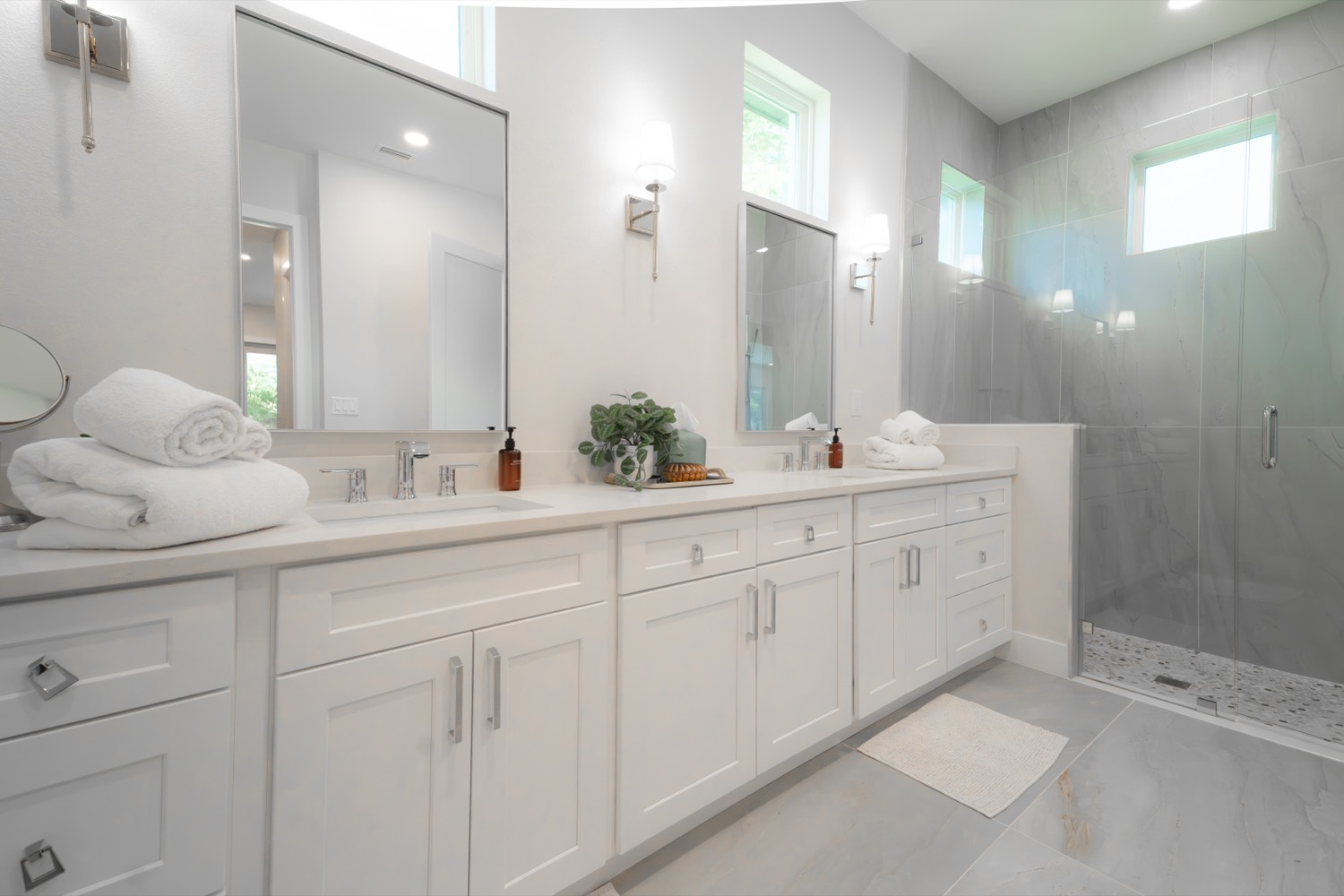 The primary bath after cleaning by Refined Spaces