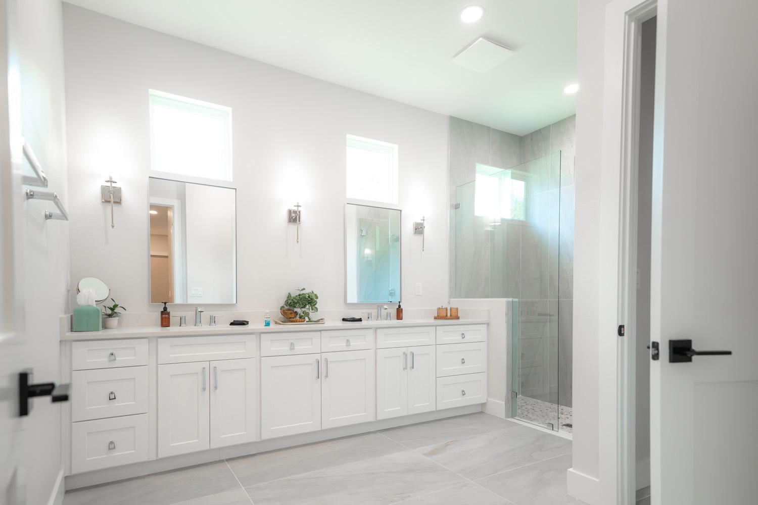 The primary bath before cleaning